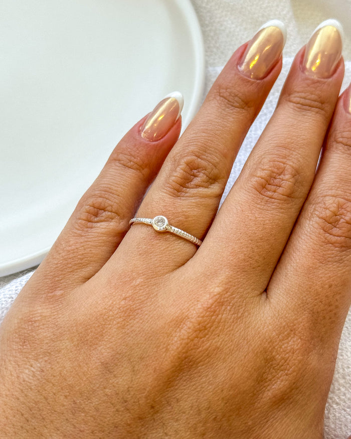 Anel Regulável Solitário Simples - Semijoia Banhado a Prata