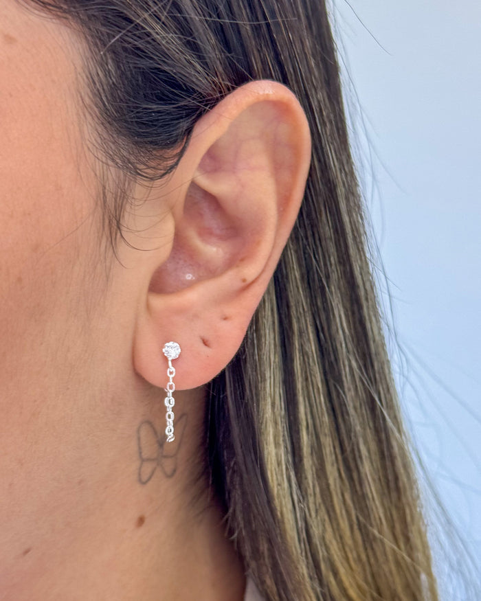 Brinco Correntinha Ponto de Luz - Semijoia Banhado a Prata