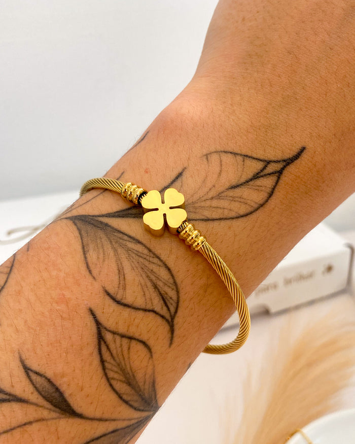 Bracelete Trevo Regulável - Semijoia em Aço Inox em Ouro