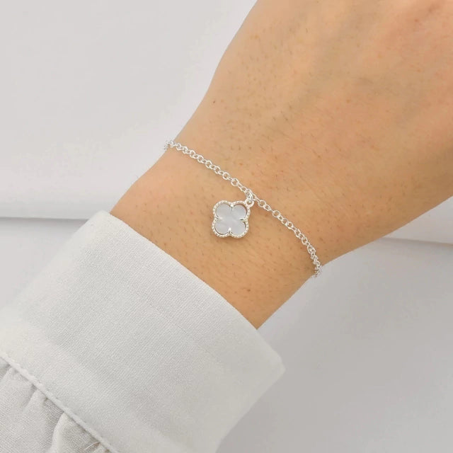 Pulseira trevo resina branco